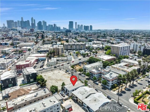 2627 San Marino Street, Los Angeles CA: https://media.crmls.org/mediaz/931fdc28-792a-4d87-bcc7-473055c70988.jpg