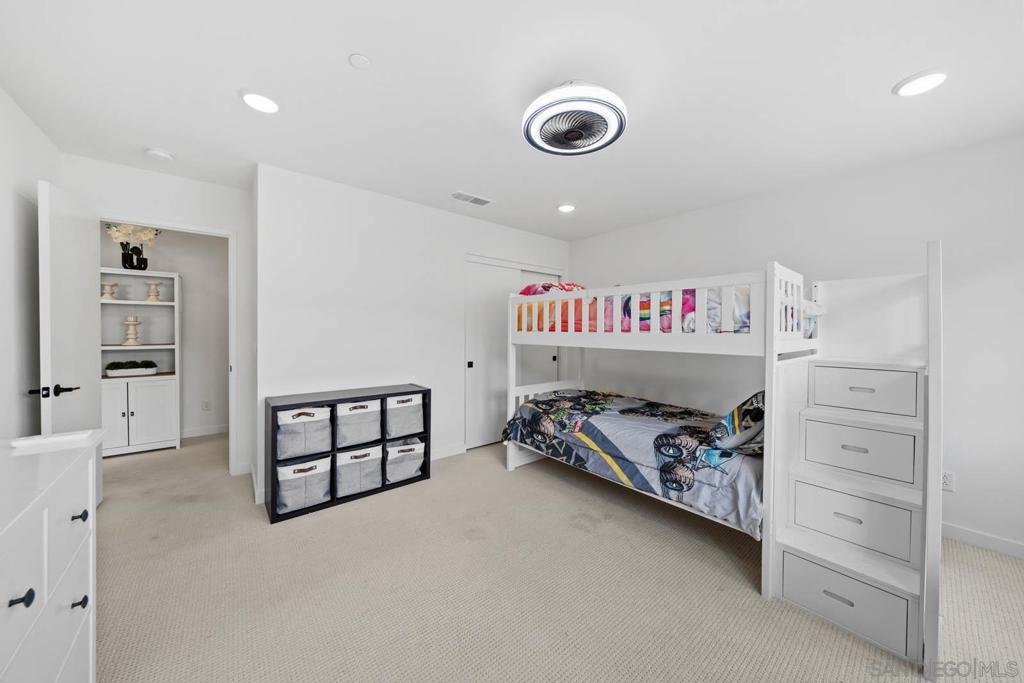 MLS #250029425SD img 29