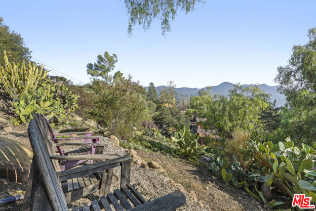 809 Basin Drive, Topanga CA: https://media.crmls.org/mediaz/93209f07-ce71-4dfd-a0f2-0368f12d66a4.jpg