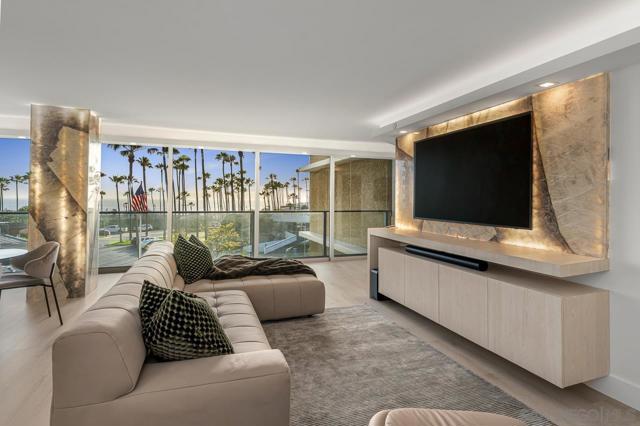 1820 Avenida Del Mundo, Coronado CA: https://media.crmls.org/mediaz/9320a709-d1ea-4ae3-922f-86e628a44760.jpg