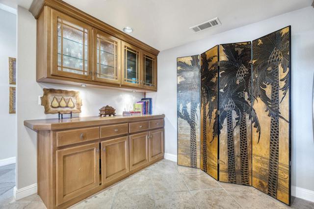 54564 Oak Tree, La Quinta CA: https://media.crmls.org/mediaz/9320afd8-5a95-4dbf-8484-8009cc9af4b8.jpg