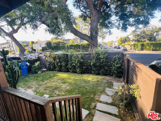 8916 Cadillac Avenue, Los Angeles CA: https://media.crmls.org/mediaz/9320c8d8-4ced-423f-8f94-064a6e5a5efa.jpg