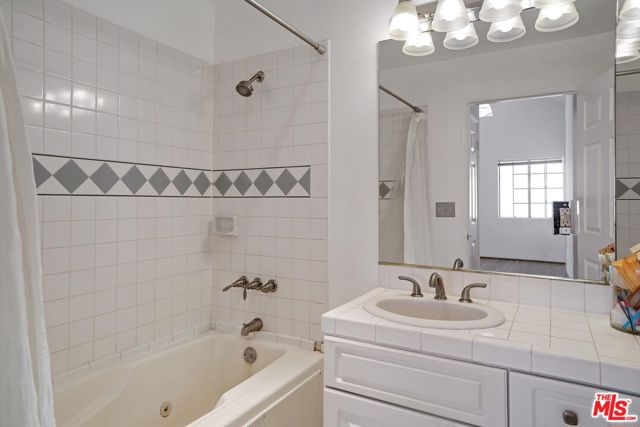 850 N Poinsettia Place, Los Angeles CA: https://media.crmls.org/mediaz/9320ccc4-f651-41a4-ac6c-ddc31fb7c25a.jpg