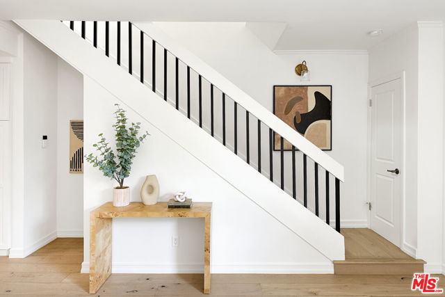 713 9th Street, Santa Monica CA: https://media.crmls.org/mediaz/93213b70-d309-490c-9723-17836f5eaca2.jpg