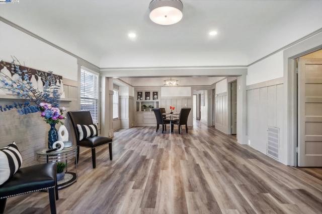 774 S 12th St, San Jose CA: https://media.crmls.org/mediaz/93213eeb-0191-40fb-8bfc-e5cdc6964df1.jpg