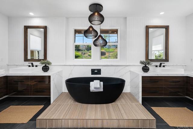 7661 Sitio Algodon, Carlsbad CA: https://media.crmls.org/mediaz/93218057-3be2-4240-ba9f-3a02ffd2c499.jpg