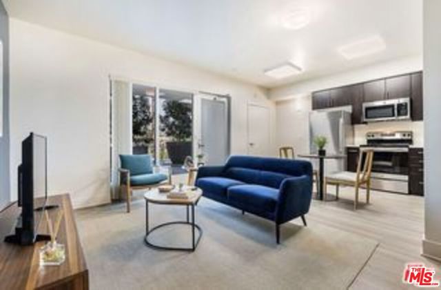 521 W Colorado Street, Glendale CA: https://media.crmls.org/mediaz/9321aa2d-5d47-42d4-b0c8-f2c628fc5d14.jpg