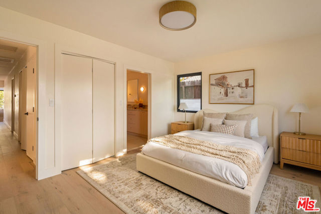 3820 S Burnside Avenue, Los Angeles CA: https://media.crmls.org/mediaz/9321e72a-a152-496d-ade7-acaf1397328a.jpg
