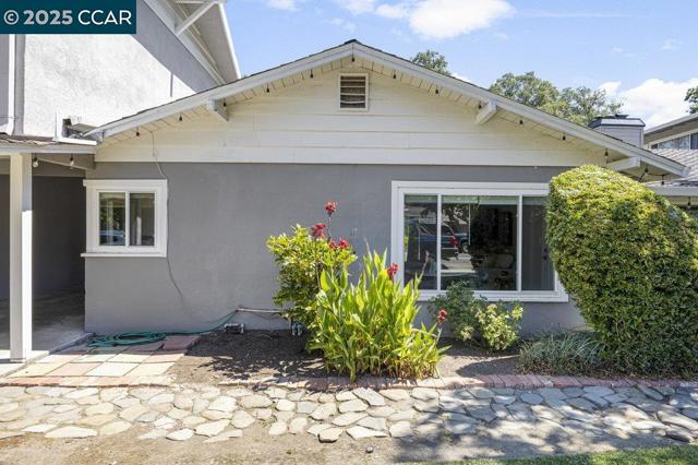 200 El Dorado Ave, Danville CA: https://media.crmls.org/mediaz/9322e1e4-5c8b-47b9-a2e5-c48f4b7289aa.jpg