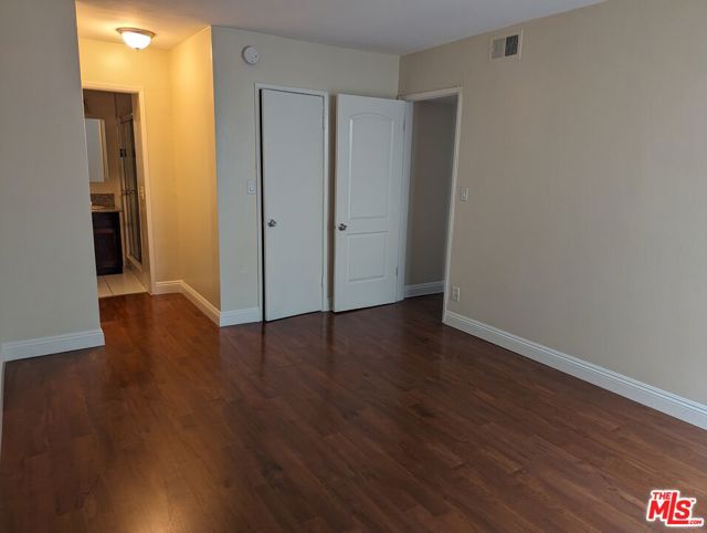 633 N Sweetzer Avenue, West Hollywood CA: https://media.crmls.org/mediaz/932361c7-ad23-4564-ba49-364183403b68.jpg