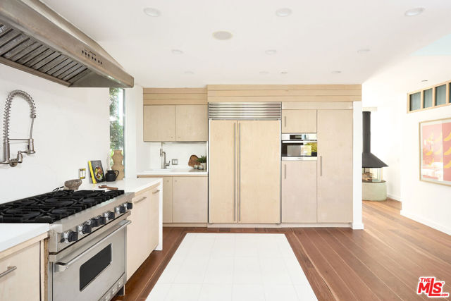 5106 Pacific Avenue, Marina del Rey CA: https://media.crmls.org/mediaz/93239d0c-5b7d-4bfe-9a4c-f9f3e9de3ee6.jpg