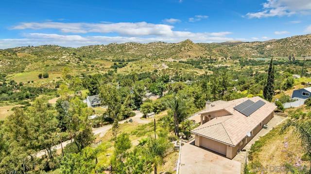 22318 Casa De Carol, Ramona CA: https://media.crmls.org/mediaz/9323ab19-9227-473e-9ca6-ccae03500e1b.jpg