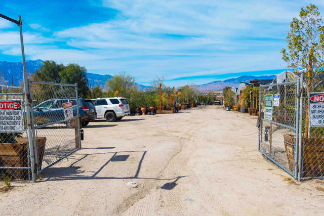 16961 Evans Lane Lane, Desert Hot Springs CA: https://media.crmls.org/mediaz/9323c49a-fff6-41af-8996-503c9bd6436a.jpg