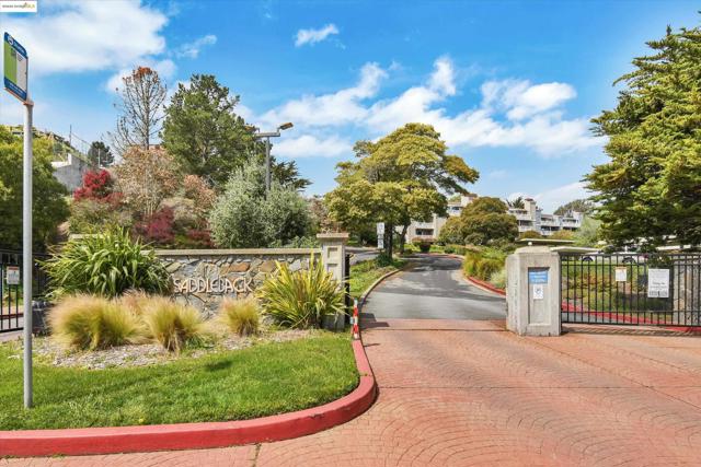 805 Red Leaf Court, San Francisco, California 94134, 3 Bedrooms Bedrooms, ,2 BathroomsBathrooms,Condominium,For Sale,Red Leaf Court,41099833
