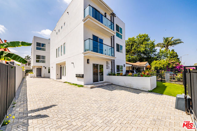 2055 S Garth Avenue, Los Angeles CA: https://media.crmls.org/mediaz/9324973d-5b2e-4876-9c39-db04a9150035.jpg