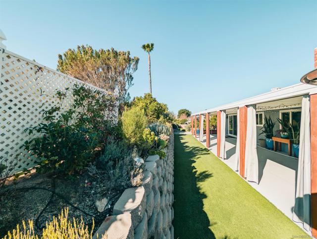 16482 Roca Dr, San Diego CA: https://media.crmls.org/mediaz/9324be7f-d03f-404a-8912-d7c1d1c5f590.jpg