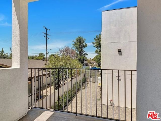 5750 Kester Avenue photo 17