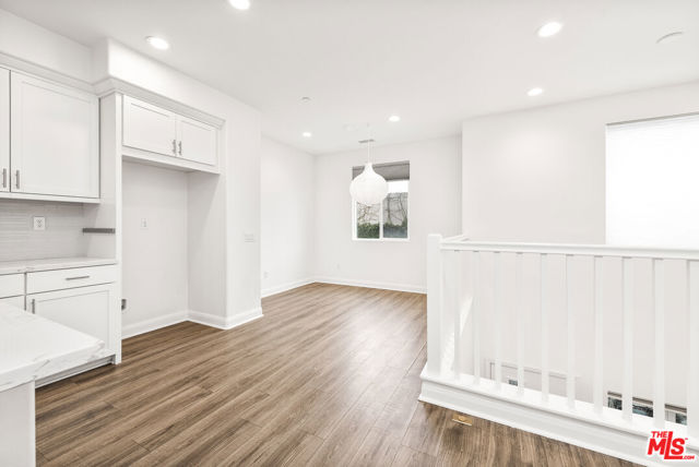 516 E Imperial Avenue, El Segundo CA: https://media.crmls.org/mediaz/93267ae2-ca86-49dd-8c8d-eb711168395c.jpg