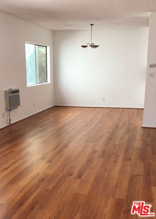 1921 Pelham Avenue, Los Angeles CA: https://media.crmls.org/mediaz/93270b6e-93f8-4f82-9014-3ed04773606e.jpg