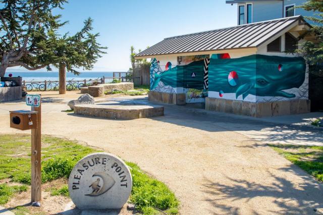 360 36th Avenue, Santa Cruz CA: https://media.crmls.org/mediaz/93274202-fa08-4411-9734-b5bb770dcd23.jpg