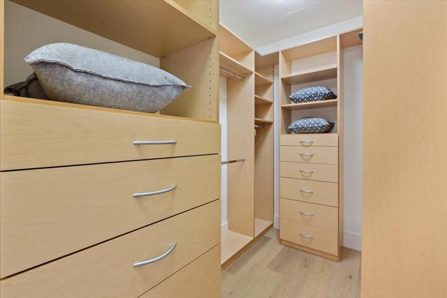 900 Roble Avenue, Menlo Park CA: https://media.crmls.org/mediaz/9327484e-fbf0-4537-bf66-9a1dc3c85b3d.jpg