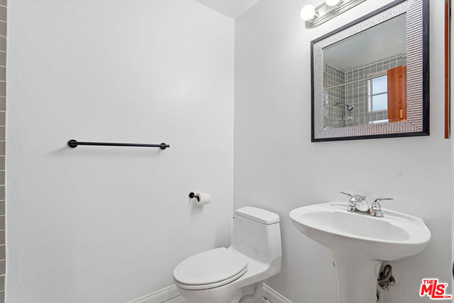 31763 Cottontail Lane, Malibu CA: https://media.crmls.org/mediaz/93280d7b-1145-4655-9923-8194c93332f5.jpg