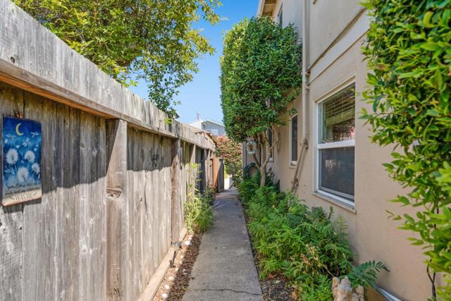 390 36th Avenue, Santa Cruz CA: https://media.crmls.org/mediaz/93281a1a-f325-4ca6-be66-ccc7e32a6d27.jpg
