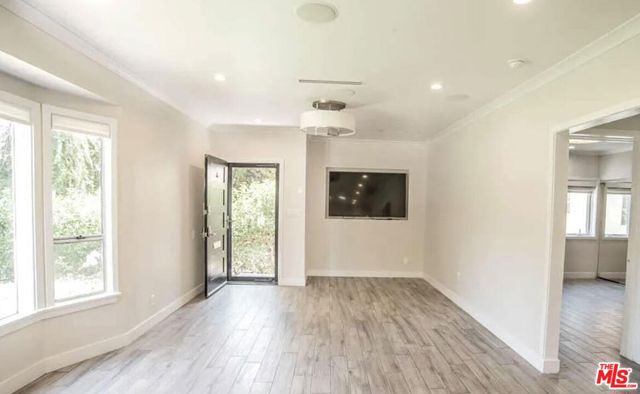 6526 San Vicente Boulevard, Los Angeles CA: https://media.crmls.org/mediaz/93281f66-1cac-4b03-9d1a-dbae7398da51.jpg