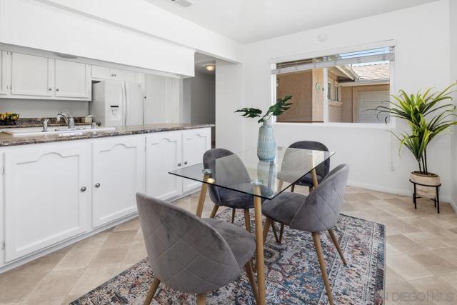 271 Gull Pl, El Cajon CA: https://media.crmls.org/mediaz/9328d744-0c4d-4c14-b57b-c6ee6b0b9ec3.jpg