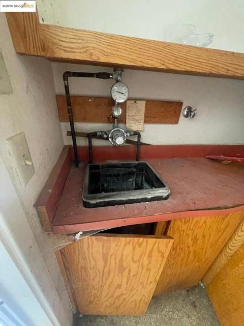 2890 Concord BLVD, Concord CA: https://media.crmls.org/mediaz/9328f3df-3efd-4ca2-bbfc-eb3b9f0c69c9.jpg