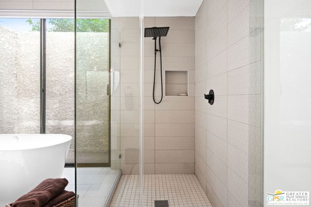 87 Magdalena Drive, Rancho Mirage CA: https://media.crmls.org/mediaz/9329888e-dc28-4ee9-9daa-5f7b69962f48.jpg