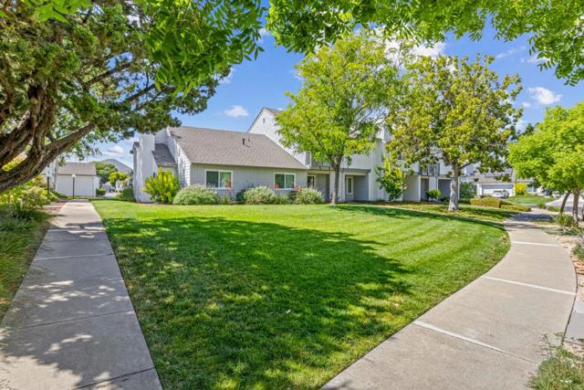 15072 Yosemite Way, Morgan Hill CA: https://media.crmls.org/mediaz/93298d15-f9c3-42b7-9895-7ff7cbbe25e1.jpg