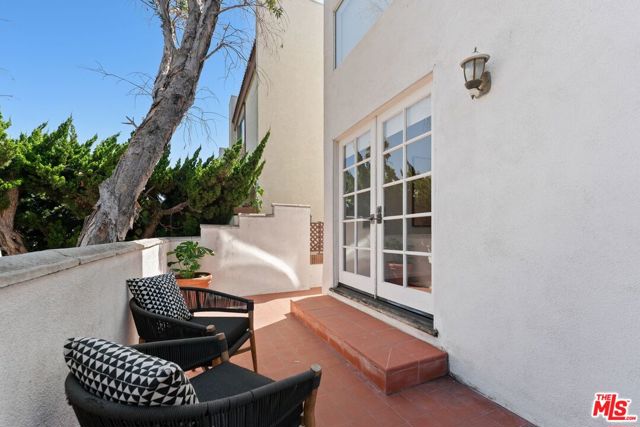 2450 Chelsea Place, A photo 8