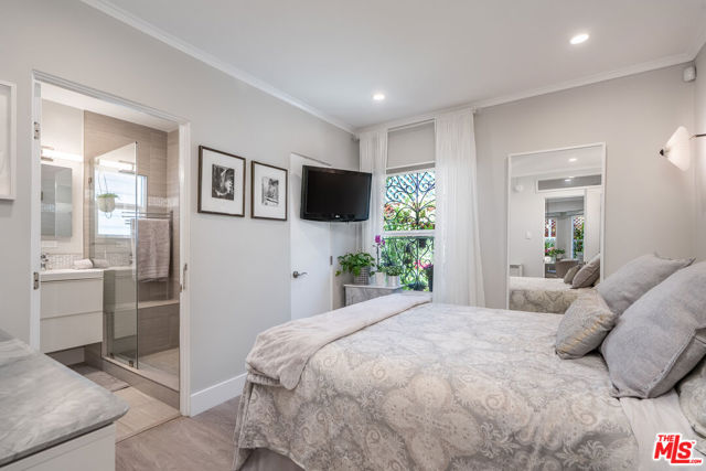 461 N St Andrews Place, Los Angeles CA: https://media.crmls.org/mediaz/9329afa8-2457-4c87-ad69-1d43181317d5.jpg