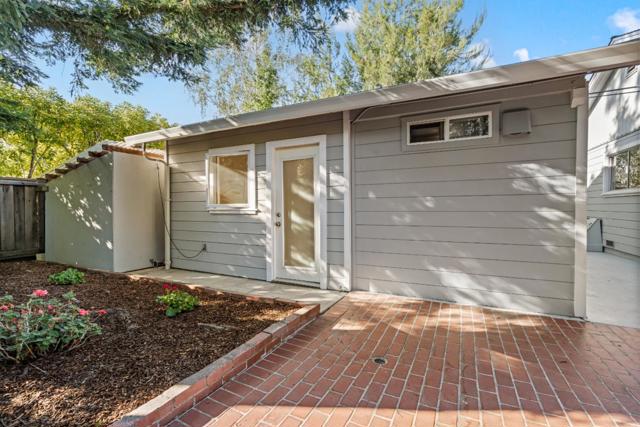 332 Camino Al Lago, Menlo Park CA: https://media.crmls.org/mediaz/9329df70-e4a1-4876-95dd-d91d1c076255.jpg