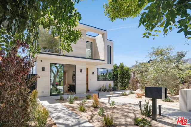 2115 Walnut Avenue, Venice CA: https://media.crmls.org/mediaz/9329e738-ed20-4f93-9439-25fccbbb06d6.jpg