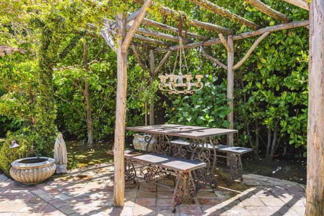 2307 Easton Drive, Burlingame CA: https://media.crmls.org/mediaz/932afb0b-0dac-494b-b273-e4e171e2bac1.jpg