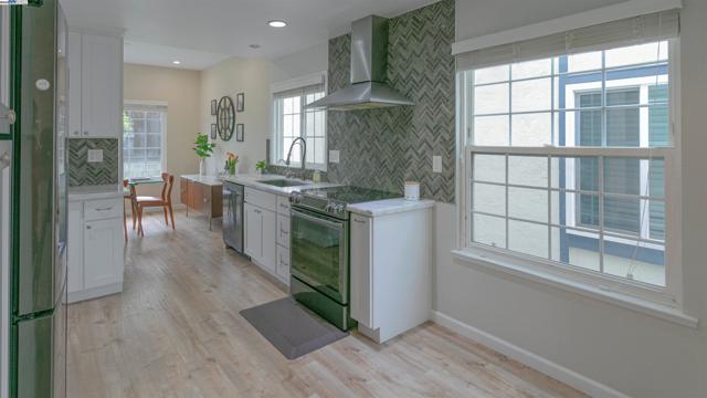 37076 Saint Edwards St, Newark CA: https://media.crmls.org/mediaz/932b1eaa-1ea6-442d-b78c-ccbcc430c5bd.jpg