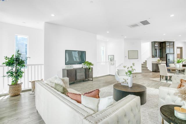 5792 Barley Rd, Dublin CA: https://media.crmls.org/mediaz/932b3f1a-6a9e-427c-a1af-c9e50307e4f1.jpg