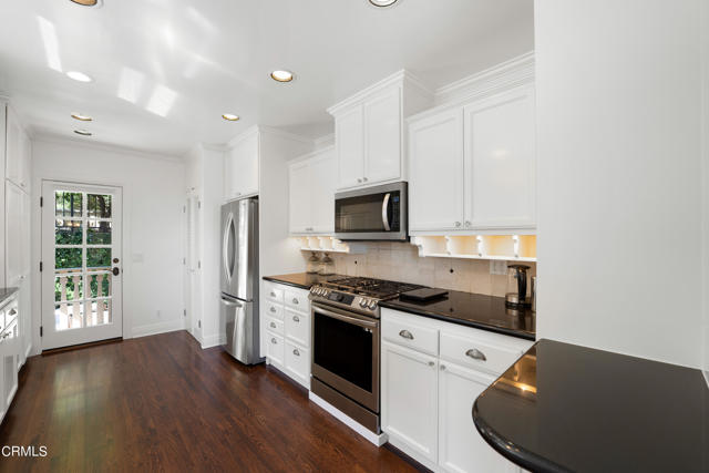 Detail Gallery Image 13 of 31 For 419 Brakey Rd, Ventura,  CA 93001 - 4 Beds | 3 Baths