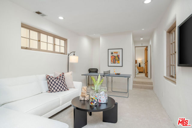 2917 N Poinsettia Avenue, Manhattan Beach CA: https://media.crmls.org/mediaz/932bfe8a-81c2-434d-b8ca-f3d513aff520.jpg