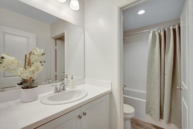 211 Silver Fir Court, Vista CA: https://media.crmls.org/mediaz/932c1e72-9ae9-4744-a333-6a35577c392a.jpg