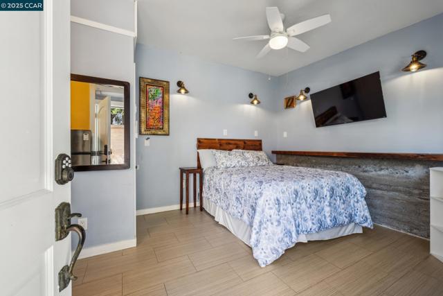 3036 Delaware St, Oakland CA: https://media.crmls.org/mediaz/932cef3f-2f14-4fb4-87ad-c0d24818ef42.jpg