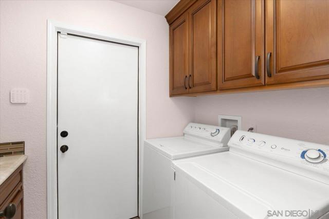 1373 Stoneridge Circle, Escondido CA: https://media.crmls.org/mediaz/932e548e-a1b6-42b4-800c-6811640ea846.jpg