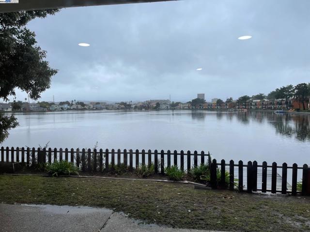 706 Widgeon St, Foster City CA: https://media.crmls.org/mediaz/932ea35f-4d60-40e9-897a-d3f860c45f20.jpg