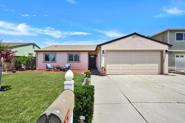 8100 Springdale Court, Gilroy CA: https://media.crmls.org/mediaz/932ec8cf-b6d5-4ad8-b62c-84477d7dbbba.jpg