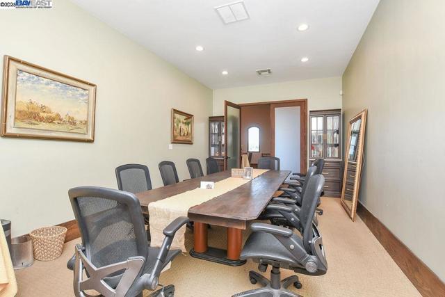 8091 Balfour Rd, Brentwood CA: https://media.crmls.org/mediaz/932f1a09-f67c-4bef-8ac2-d576ecaf1609.jpg