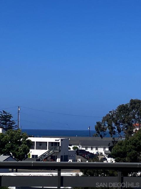 2563 State St, Carlsbad CA: https://media.crmls.org/mediaz/932fc05b-1cee-441a-95d1-7c46bb7d22a1.jpg