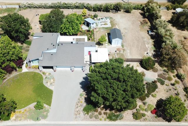 141 Holliday Drive, Hollister CA: https://media.crmls.org/mediaz/932fd95c-7aee-4acb-beb8-4c9cb827b620.jpg
