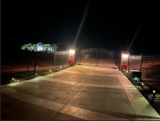 4027 Sumac Summit, Fallbrook CA: https://media.crmls.org/mediaz/933034ed-a9cf-4fa8-a07a-b2df52fb7571.jpg